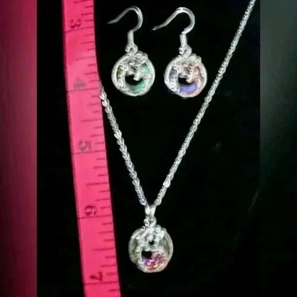 Giraffe Necklace and matching earrings - Picture 4 of 4